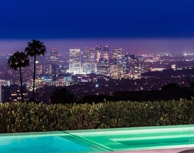 1814 N Doheny Drive - Photo Thumbnail 2