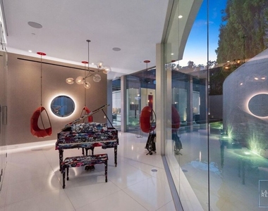 1814 N Doheny Drive - Photo Thumbnail 13