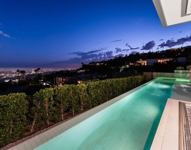 1814 N Doheny Drive - Photo Thumbnail 7