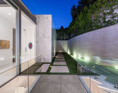 1814 N Doheny Drive - Photo Thumbnail 27