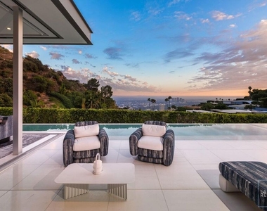 1814 N Doheny Drive - Photo Thumbnail 18
