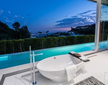 1814 N Doheny Drive - Photo Thumbnail 16