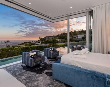 1814 N Doheny Drive - Photo Thumbnail 17