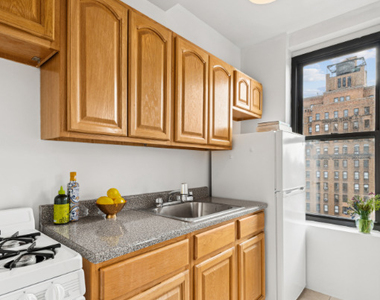 200 W 16th Street - Photo Thumbnail 5