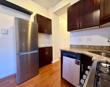 515 West 111th Street - Photo Thumbnail 4