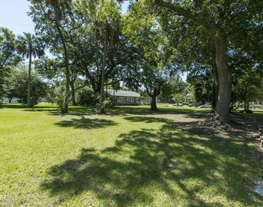 317 E 6th Street - Photo Thumbnail 8
