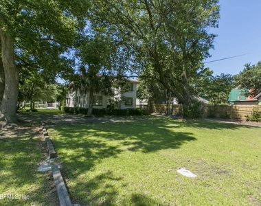 317 E 6th Street - Photo Thumbnail 9