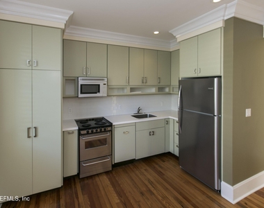 317 E 6th Street - Photo Thumbnail 1