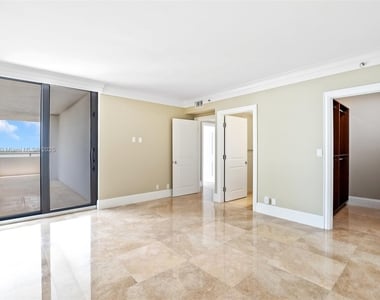 1581 Brickell Ave - Photo Thumbnail 21