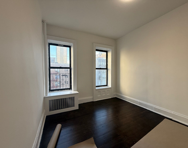 1427 York Avenue - Photo Thumbnail 6