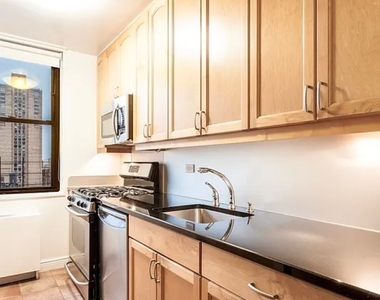 East 87th Street - Photo Thumbnail 3