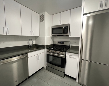 96 Fifth Avenue - Photo Thumbnail 4