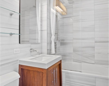 88 Greenwich St - Photo Thumbnail 4