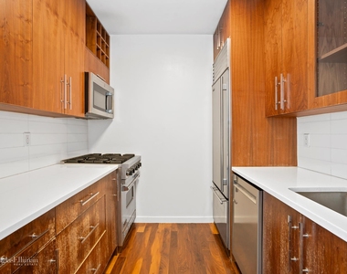 88 Greenwich St - Photo Thumbnail 3
