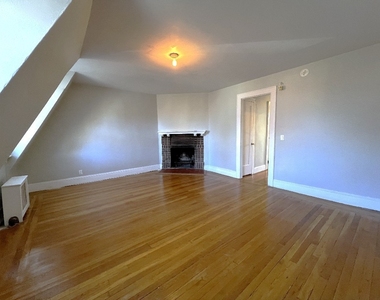 217 Burns Street - Photo Thumbnail 3