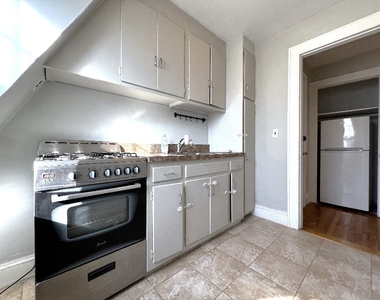 217 Burns Street - Photo Thumbnail 5