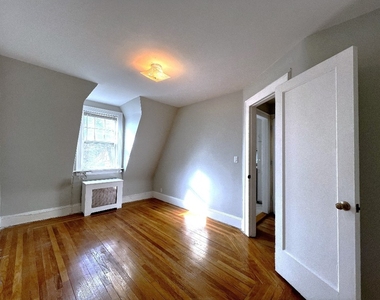 217 Burns Street - Photo Thumbnail 7