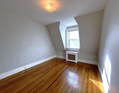 217 Burns Street - Photo Thumbnail 8