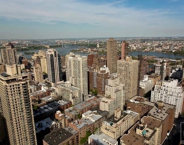 East 75th Street - Photo Thumbnail 14