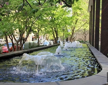 East 75th Street - Photo Thumbnail 9