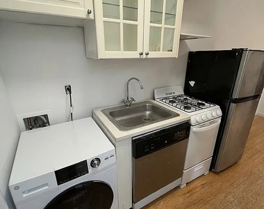 354 East 78th Street - Photo Thumbnail 1