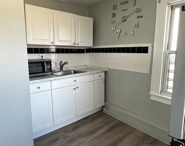 210 Pearl Street - Photo Thumbnail 3