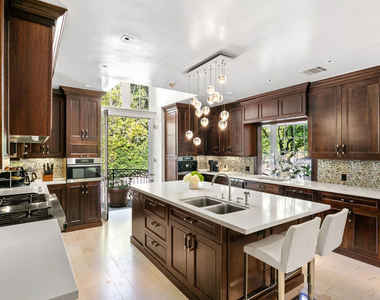 1118 San Ysidro Drive - Photo Thumbnail 10