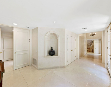 1118 San Ysidro Drive - Photo Thumbnail 5