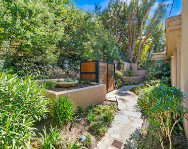 1118 San Ysidro Drive - Photo Thumbnail 16