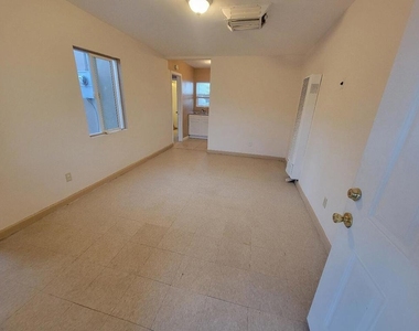 6746 Adobe Road - Photo Thumbnail 6