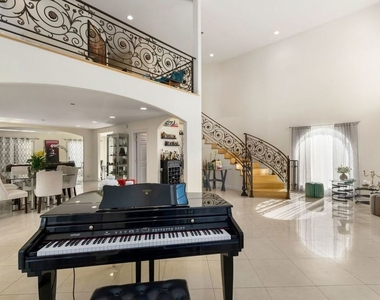 1706 Amherst Avenue - Photo Thumbnail 4