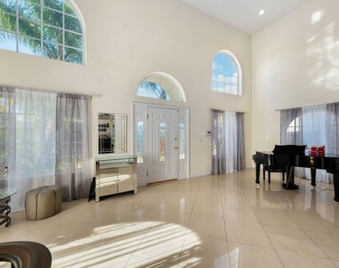 1706 Amherst Avenue - Photo Thumbnail 3