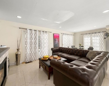 1706 Amherst Avenue - Photo Thumbnail 10
