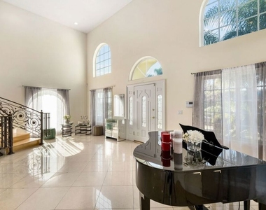1706 Amherst Avenue - Photo Thumbnail 6