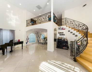 1706 Amherst Avenue - Photo Thumbnail 5