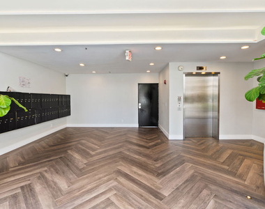 16550 Vanowen Street - Photo Thumbnail 8