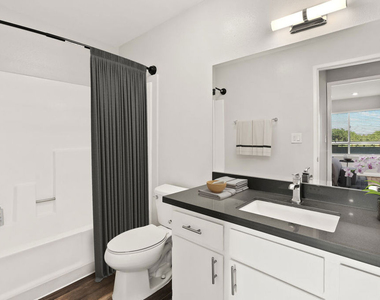 16550 Vanowen Street - Photo Thumbnail 4