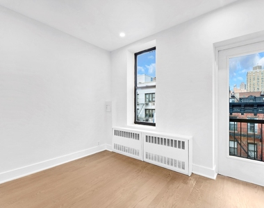 25th Street and 3rd Avenue - Photo Thumbnail 1