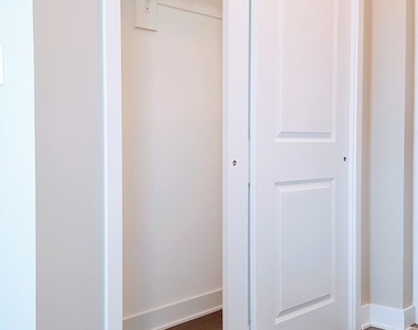 1409 W Diversey Parkway - Photo Thumbnail 8