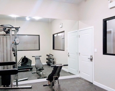 1409 W Diversey Parkway - Photo Thumbnail 3