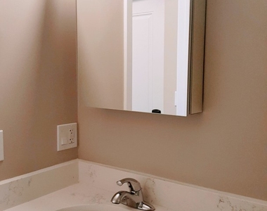 1409 W Diversey Parkway - Photo Thumbnail 10