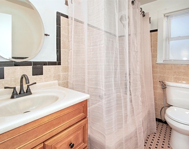 907 Palmer Avenue - Photo Thumbnail 8