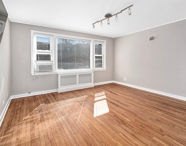 907 Palmer Avenue - Photo Thumbnail 1