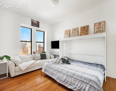 168 Huron Street - Photo Thumbnail 1