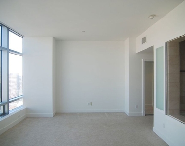 900 W Olympic Boulevard - Photo Thumbnail 18