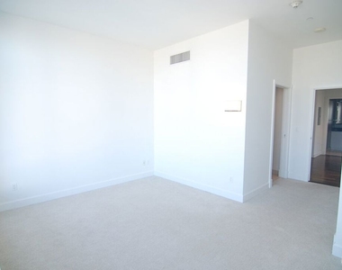 900 W Olympic Boulevard - Photo Thumbnail 12