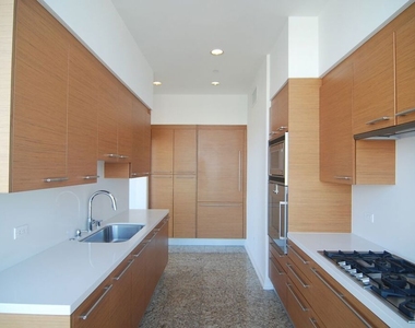 900 W Olympic Boulevard - Photo Thumbnail 7