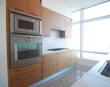 900 W Olympic Boulevard - Photo Thumbnail 8