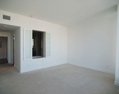 900 W Olympic Boulevard - Photo Thumbnail 17