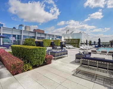 900 W Olympic Boulevard - Photo Thumbnail 28